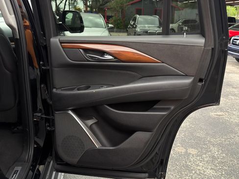 Used 2018 Cadillac Escalade Luxury RWD image 33
