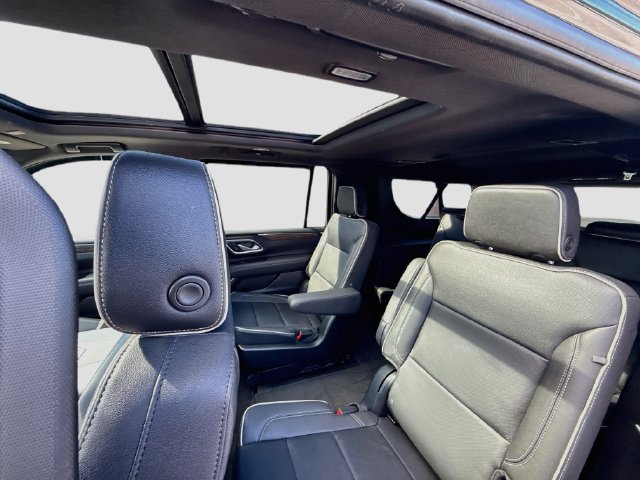 Used 2023 Chevrolet Suburban Premier AWD/4WD image 24