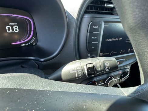 Used 2025 Kia Soul LX w/ LX Technology Package FWD image 25