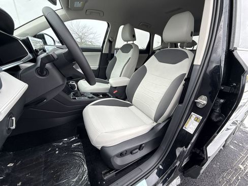 New 2026 Volkswagen Taos SE image 13