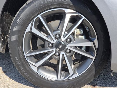 Used 2022 Kia Forte LXS image 9