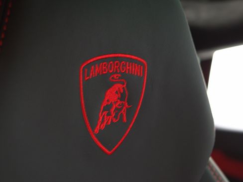 Used 2022 Lamborghini Urus image 38