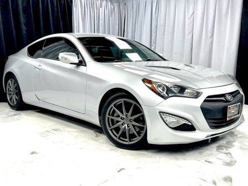 Used 2015 Hyundai Genesis 3.8 image 3