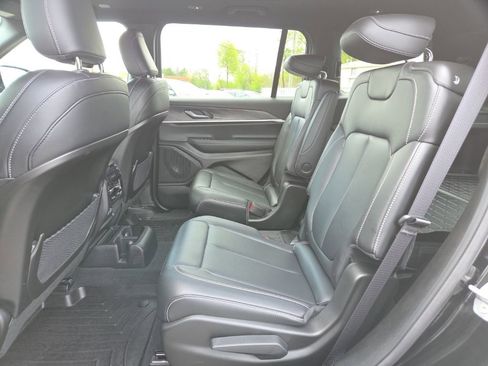 Used 2025 Jeep Grand Cherokee L Limited w/ Black Appearance Package image 17