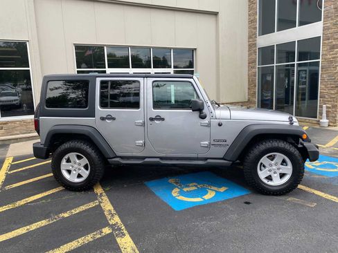 Used 2017 Jeep Wrangler Unlimited Sport w/ Quick Order Package 24S AWD/4WD image 14