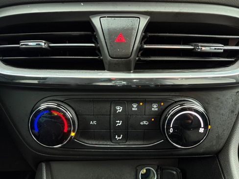 Used 2025 Buick Encore GX Preferred image 29