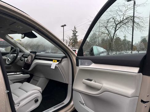 New 2025 Volvo EX90 Ultra w/ Protection Package Premier image 11