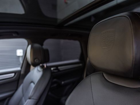 Certified 2023 Porsche Cayenne Platinum Edition AWD/4WD image 15