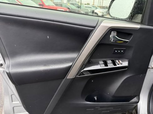 Used 2018 Toyota RAV4 Limited AWD/4WD image 23