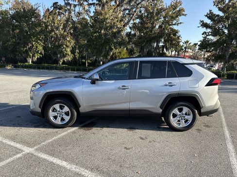 Used 2021 Toyota RAV4 XLE image 6