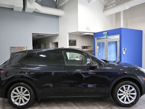 Used 2019 Porsche Cayenne AWD/4WD image 6