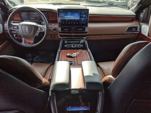 Used 2024 Lincoln Navigator L Reserve image 12