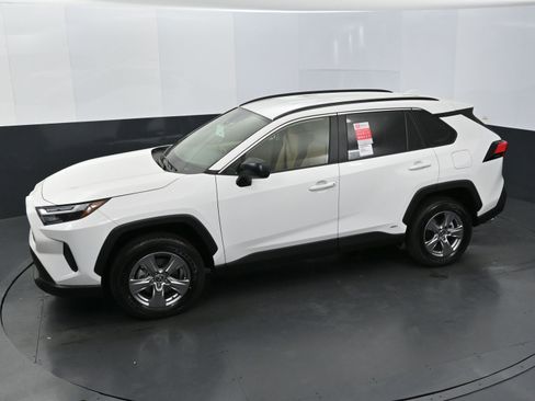 Used 2025 Toyota RAV4 LE image 26