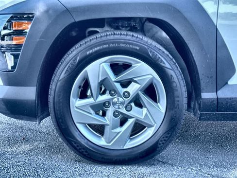 Used 2025 Hyundai Kona SE FWD image 11
