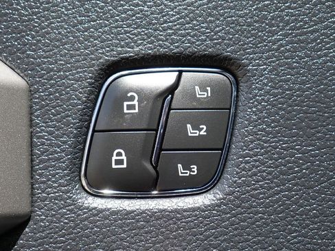 Used 2022 Ford F250 Lariat w/ Black Appearance Package AWD/4WD image 27