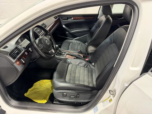 Used 2013 Volkswagen Passat TDI SEL Premium image 23