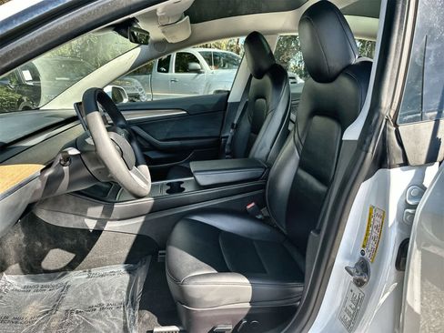 Used 2023 Tesla Model 3 Standard Range image 11