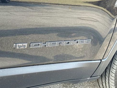 Used 2021 Jeep Cherokee Latitude Lux 80th Anniv w/ Quick Order Package 26U 80TH image 10