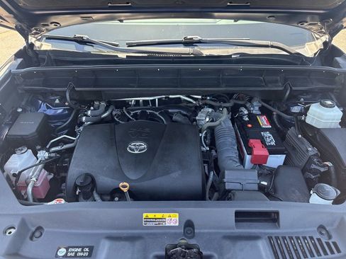 Used 2022 Toyota Highlander XLE AWD/4WD image 43
