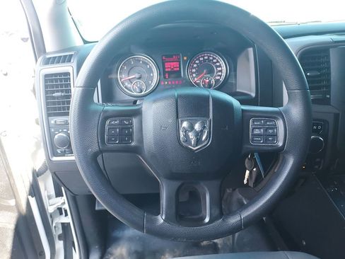 Used 2022 RAM 1500 4x4 Crew Cab Classic w/ Chrome Appearance Group image 20