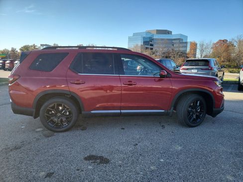 Used 2025 Honda Pilot Touring image 9