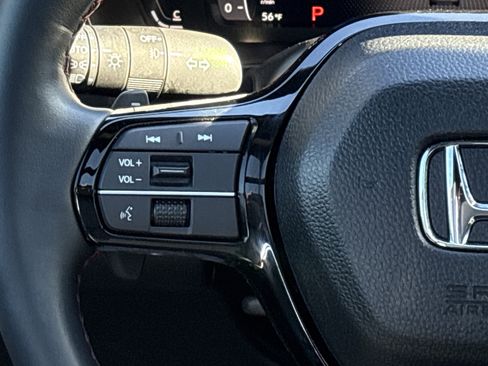 Used 2025 Honda Pilot Black Edition image 23