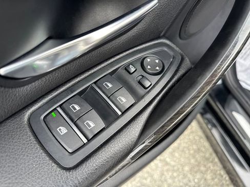 Used 2018 BMW 330e image 11