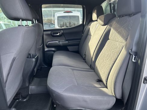 Used 2018 Toyota Tacoma TRD Off-Road image 8