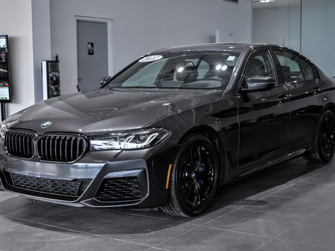 Used 2022 BMW M550i xDrive w/ Premium Package image 5