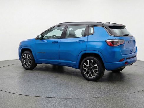 Used 2025 Jeep Compass Trailhawk image 6