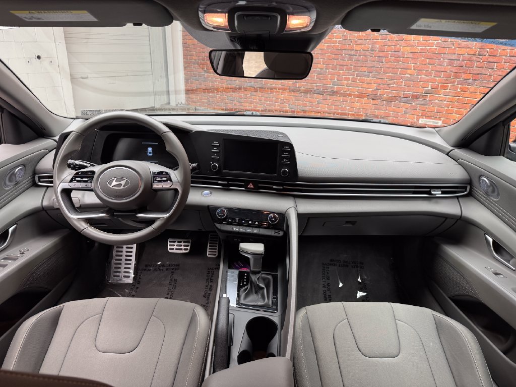 Used 2025 Hyundai Elantra Sport FWD image 10