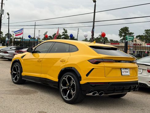 Used 2022 Lamborghini Urus AWD/4WD image 8
