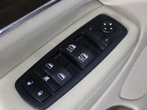 Used 2015 Jeep Grand Cherokee Limited w/ Trailer Tow Group IV image 21