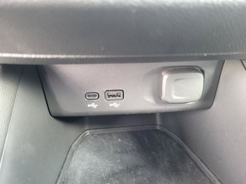 Used 2025 Buick Envista Sport Touring w/ Convenience I Package FWD image 18