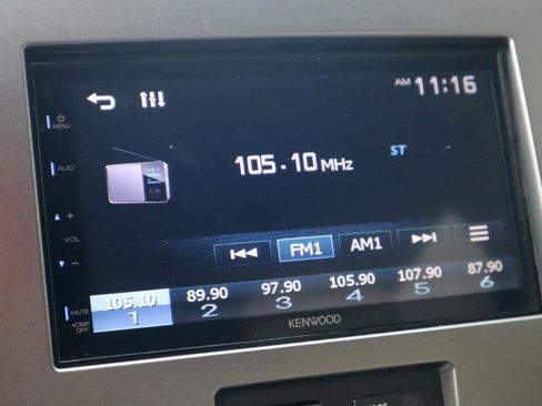 Used 2017 Ford Explorer XLT image 65