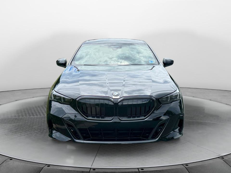 New 2027 BMW 550e xDrive w/ Executive Package AWD/4WD image 2