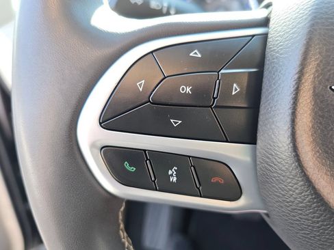 Used 2023 Chrysler Pacifica Touring-L FWD image 27