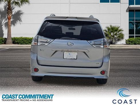 Used 2017 Toyota Sienna SE Premium FWD image 7
