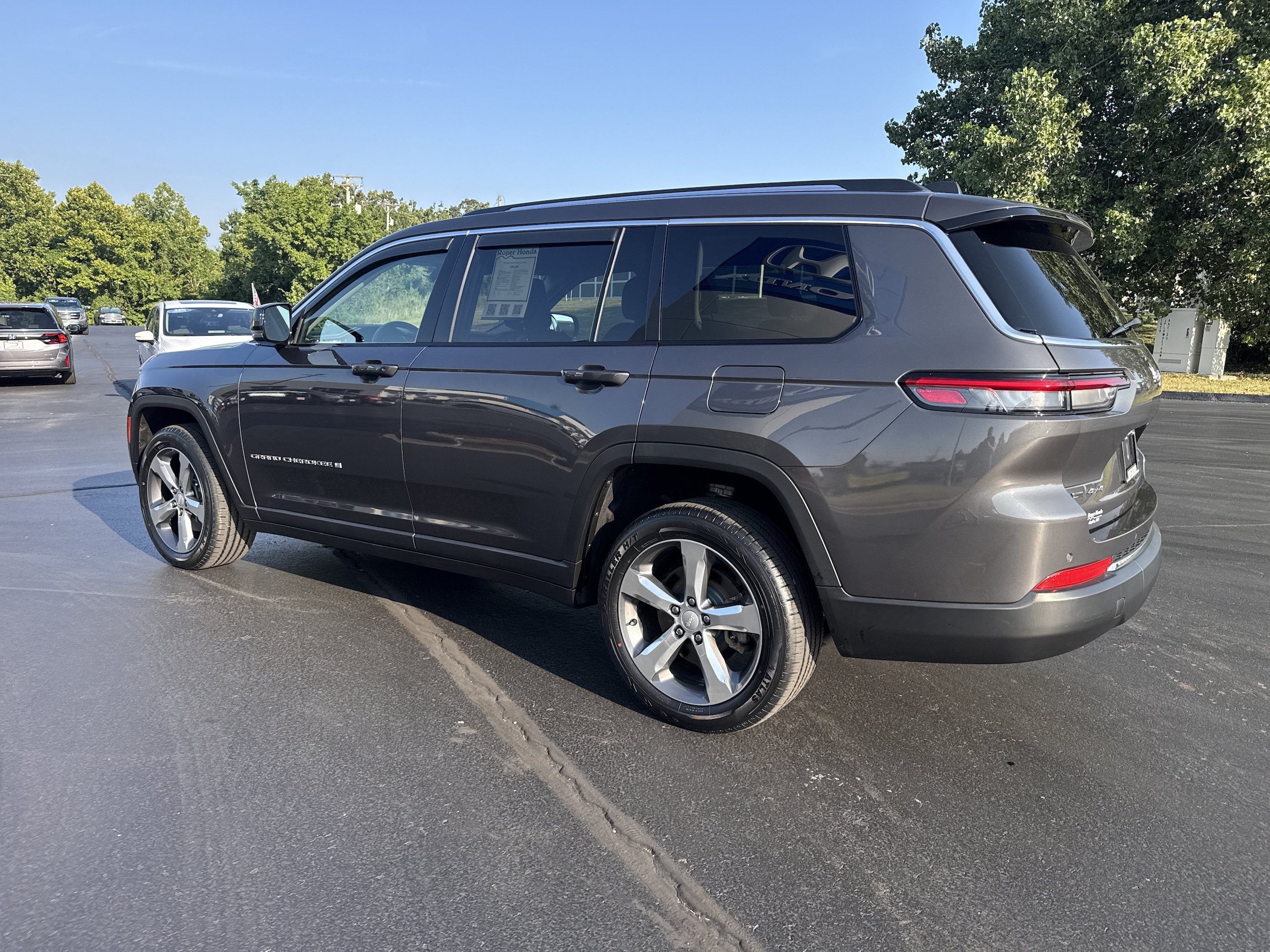 Used 2022 Jeep Grand Cherokee L Limited AWD/4WD image 3