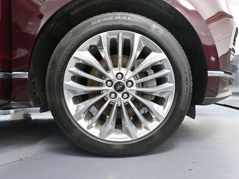 Used 2021 Ford Edge Titanium w/ Equipment Group 301A AWD/4WD image 16