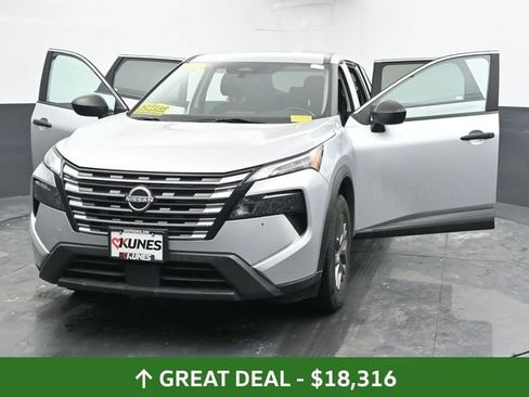 Used 2024 Nissan Rogue S image 52