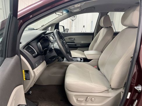Used 2016 Kia Sedona LX image 18