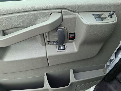 Used 2024 GMC Savana 2500 w/ Driver Convenience Package image 13