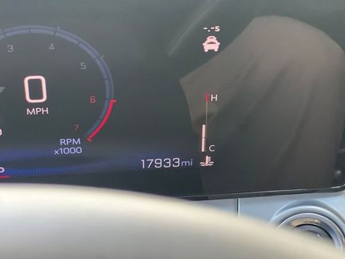 Used 2025 Chevrolet Trax LT w/ LT Convenience Package image 33