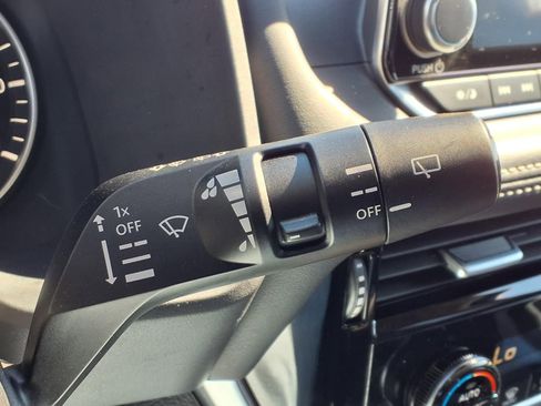 Used 2022 Nissan Rogue SV FWD image 26