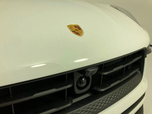 Certified 2022 Porsche Macan image 27