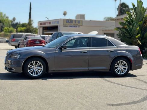 Used 2015 Chrysler 300 Limited RWD image 7