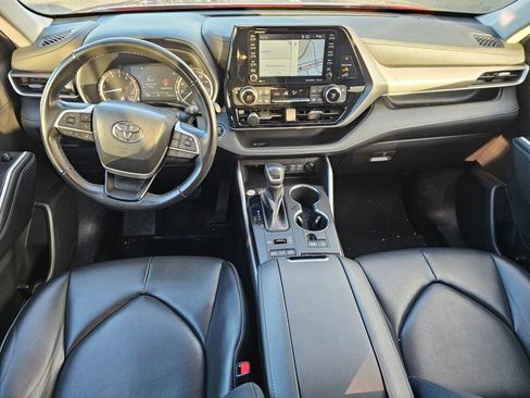Used 2022 Toyota Highlander XLE image 22