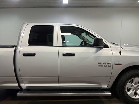 Used 2017 RAM 1500 Express RWD image 35
