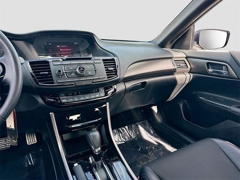 Used 2017 Honda Accord Sport image 21